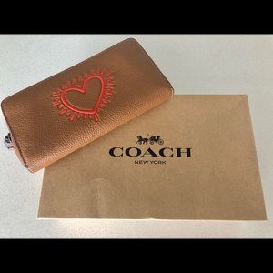BRAND NEW! Women’s COACH Zipper Wallet